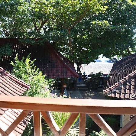 Blue Star Bungalows&Cafe Amed  Bagian luar foto