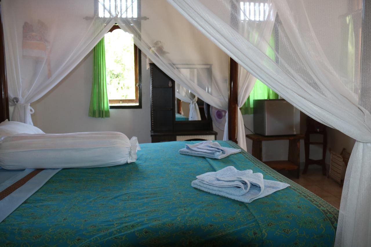 Blue Star Bungalows&Cafe Amed  Bagian luar foto
